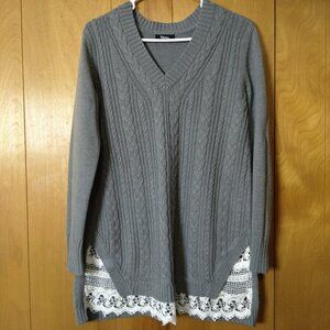 Women's Ralsey Knit Gray Crochet Accent Pullover V-Neck Sweater READ